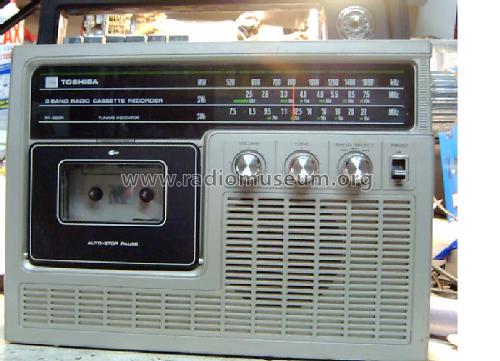 Radio Portable Cassette player / recorder RT-250/R; Toshiba Corporation; (ID = 950681) Radio