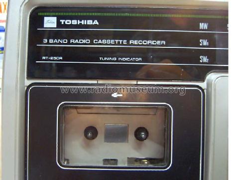Radio Portable Cassette player / recorder RT-250/R; Toshiba Corporation; (ID = 950682) Radio