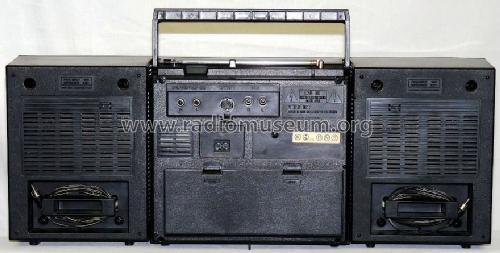 Stereo Radio Cassette Recorder RT-7025; Toshiba Corporation; (ID = 697309) Radio