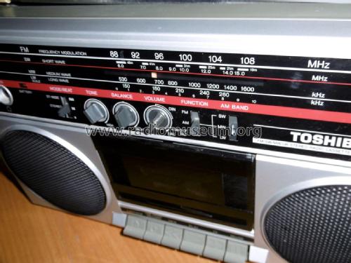 Stereo Radio Cassette Recorder RT-6015; Toshiba Corporation; (ID = 2016076) Radio