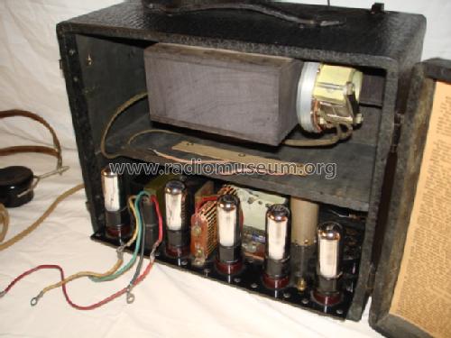 One Man Portable Radio ; Trav-Ler Karenola (ID = 994465) Radio