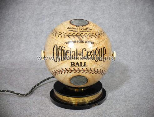 Official League Ball Baseball Radio ; Trophy trademark (ID = 2308556) Radio