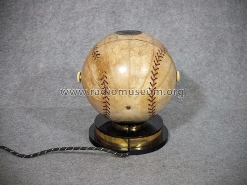Official League Ball Baseball Radio ; Trophy trademark (ID = 2308558) Radio