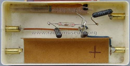 PNP Transistor-Radio ; UNBEKANNTE FIRMA D / (ID = 2255823) Crystal