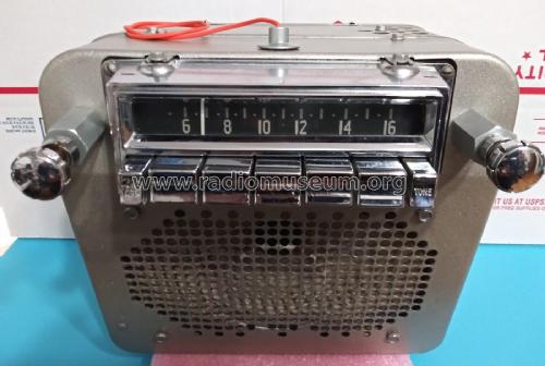 7258755 Cadillac; United Motors (ID = 2353620) Car Radio