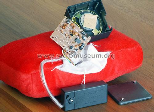 Artificial plush radio, red ; Unknown - CUSTOM (ID = 470004) Radio