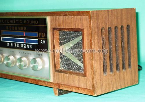 Stereo-Matic Futuristic Sound ; Commodore Import (ID = 1709410) Radio