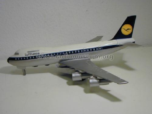 Lufthansa Boeing 747 ; Unknown - CUSTOM (ID = 410908) Radio