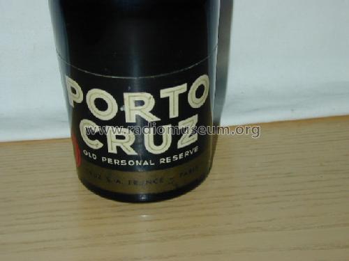 Porto Cruz Old Personal 'bottle radio'; Unknown - CUSTOM (ID = 553049) Radio