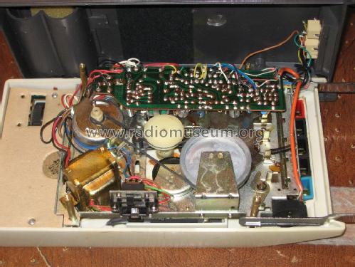 SANIO Cassette Tape Recorder with AM Radio; Unknown - CUSTOM (ID = 1061912) Radio