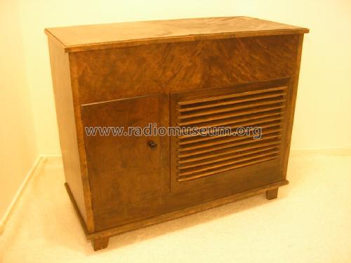 Unknown radiogram console ; Unknown - CUSTOM (ID = 2063702) Radio