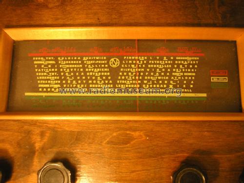 Unknown radiogram console ; Unknown - CUSTOM (ID = 2063703) Radio