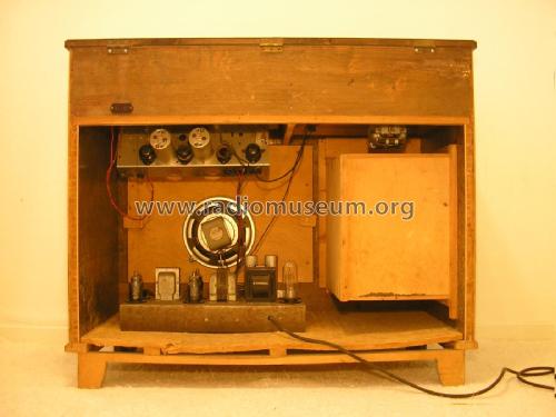 Unknown radiogram console ; Unknown - CUSTOM (ID = 2063705) Radio