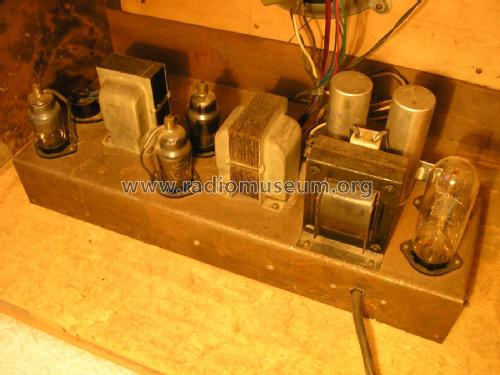 Unknown radiogram console ; Unknown - CUSTOM (ID = 2063707) Radio