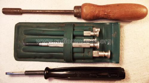 Ganz alte Werkzeuge und Material in der Radiowerkstatt vor 1960; Unknown Europe (ID = 1096039) Equipment