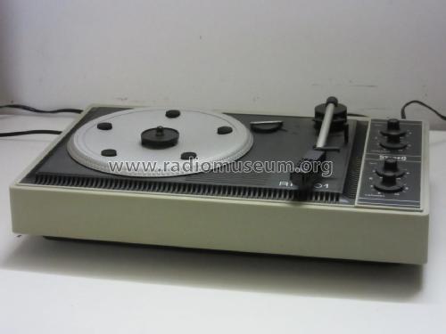 Stereo-Plattenspieler mit Boxen RA101; Unknown to us - (ID = 2203495) Reg-Riprod