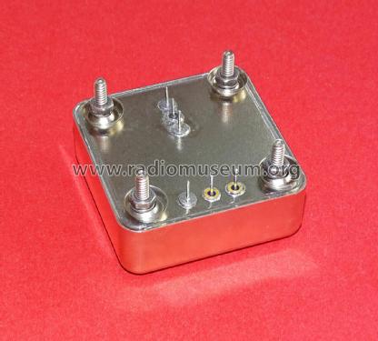 Voltage-Controlled Crystal Oscillator CO-233 series; Vectron Laboratories (ID = 3088207) Radio part