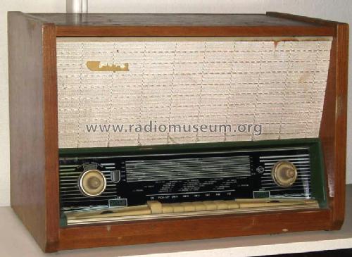 Latvia-2 Radiogramophone; VEF Radio Works (ID = 640809) Radio