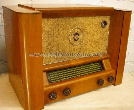 Latvija M137; VEF Radio Works (ID = 1382199) Radio