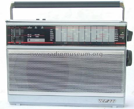 VEF 221; VEF Radio Works (ID = 214602) Radio