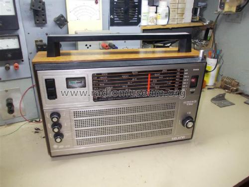 Vega 215 Selena ; Vega brand, (ID = 1921991) Radio