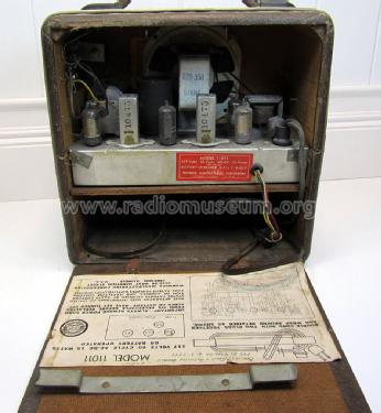 11011 Holiday ; Warwick Mfg. Corp., (ID = 1235960) Radio