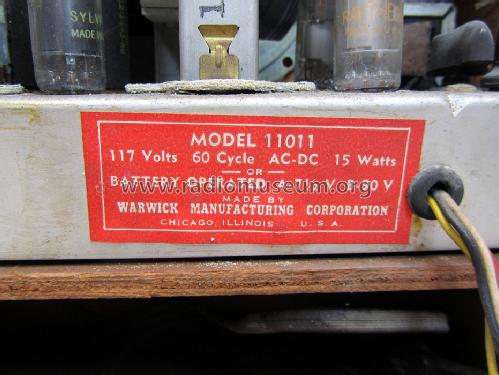 11011 Holiday ; Warwick Mfg. Corp., (ID = 1235961) Radio