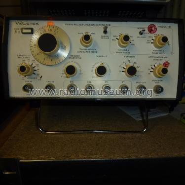 20MHz Function/Pulse Generator 145; Wavetek Corporation; (ID = 1748954) Equipment