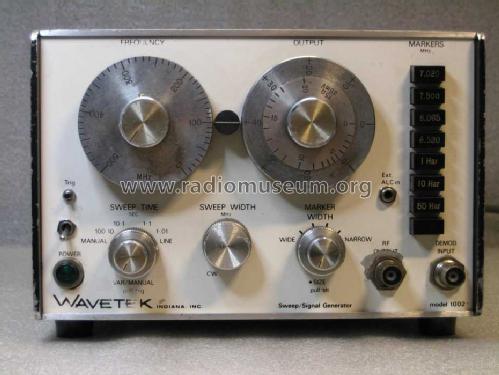Sweep/Signal Generator 1002; Wavetek Corporation; (ID = 387521) Equipment