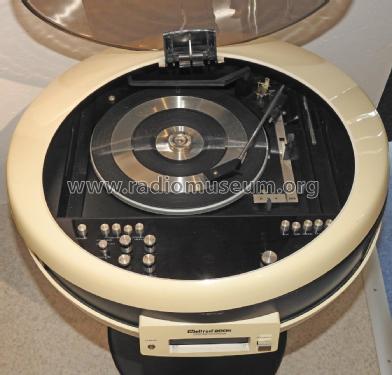 2005; Weltron Co., Inc.; (ID = 3135797) Radio