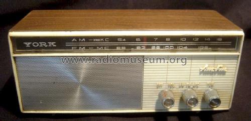 AM-FM TR-107; York New York (ID = 1016747) Radio
