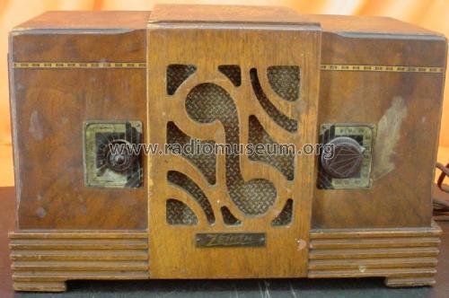 801 ; Zenith Radio Corp.; (ID = 2370602) Radio