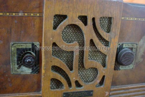 801 ; Zenith Radio Corp.; (ID = 2370606) Radio