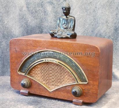 8H034 Ch= 8C01; Zenith Radio Corp.; (ID = 2785580) Radio