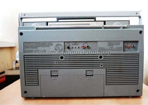 R98 Portable Stereo FM/AM Cassette Radio R98; Zenith Radio Corp.; (ID = 2153872) Radio