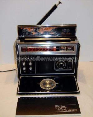 Trans-Oceanic 12 Band Portable Radio R-7000-1 Ch= 2WKR70; Zenith Radio Corp.; (ID = 504437) Radio