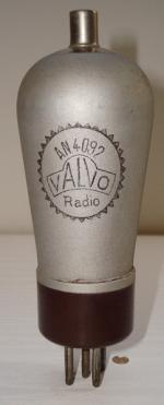 AN4092 VALVO Radio 5 pins
Hauteur 128 mm Diamètre 44 mm