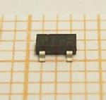Zum Größenvergleich auf Millimeterpapier fotografiert. 
Der SMD-Transistor ist mit P1p kodiert.