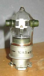 Relais / Schaltröhre für Radargeräte. Genaueres ist nicht bekannt. Ich fand die Röhre nach dem Abzug der sowjetischen Truppen im ehemaligen Stützpunkt Nohra.