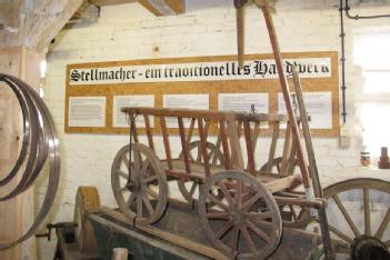 Germania: Heimatscheune Hohenprießnitz mit Ross- und Göpelmühle in 04838 Zschepplin, OT Hohenprießnitz