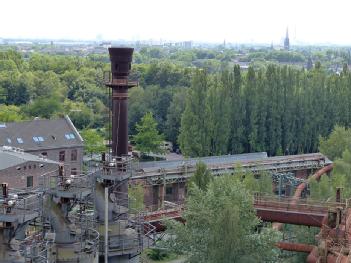 Deutschland / Germany: Landschaftspark Duisburg-Nord mit ehemaligem Hochofenwerk Duisburg Meidernich in 47137 Duisburg