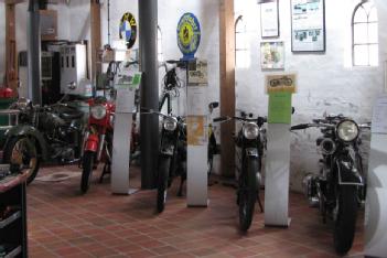 Germania: Oldtimer im Stall in 25821 Bredstedt