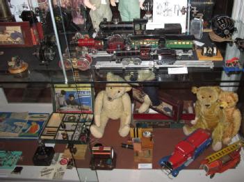 Germany: Puppen- und Spielzeugmuseum in 09350 Lichtenstein