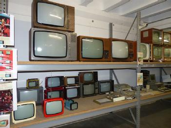 Germany: Radios, Fernseher, Computer und Telefone verschiedener Generationen in 38855 Wernigerode
