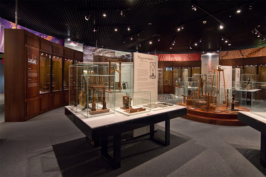 Reloj de - Museo Nacional de Ciencia y Tecnología MUNCYT
