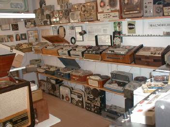 Hungary: Orsós Magnó Múzeum - Tape Recorder Museum in 2696 Terény