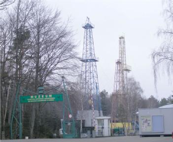 Poland: Muzeum Przemysłu Naftowego i Gazowniczego Bóbrka - Bobrka Oil Museum in 38-458 Chorkówka